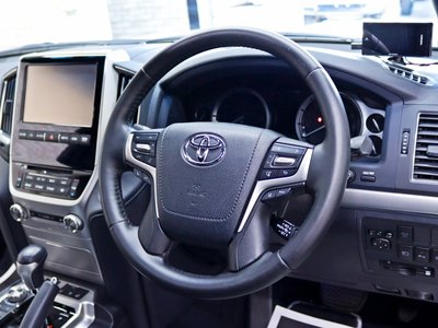 صورة 39 لـ 2017 Toyota LAND CRUISER 200