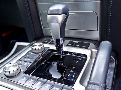 صورة 38 لـ 2017 Toyota LAND CRUISER 200