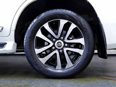 صورة 15 لـ 2017 Toyota LAND CRUISER 200