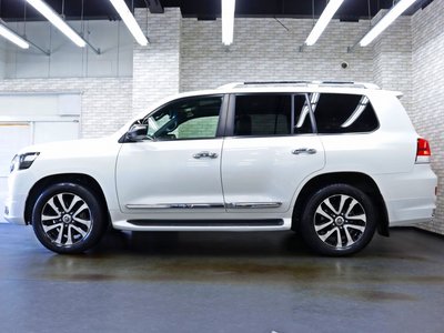 صورة 14 لـ 2017 Toyota LAND CRUISER 200
