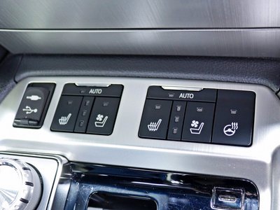 صورة 33 لـ 2017 Toyota LAND CRUISER 200
