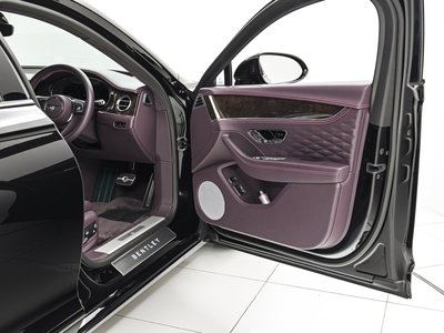 صورة 8 لـ 2023 Bentley FLYING SPUR