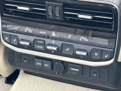 صورة 70 لـ 2025 Toyota LAND CRUISER 300