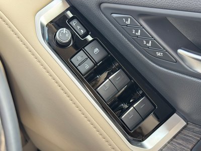 صورة 51 لـ 2025 Toyota LAND CRUISER 300