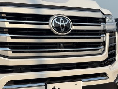 صورة 30 لـ 2025 Toyota LAND CRUISER 300