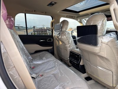 صورة 67 لـ 2025 Toyota LAND CRUISER 300
