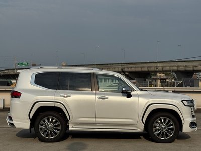 صورة 23 لـ 2025 Toyota LAND CRUISER 300
