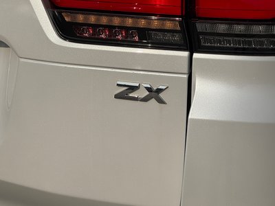 صورة 36 لـ 2025 Toyota LAND CRUISER 300