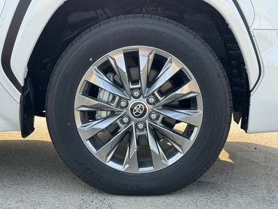 صورة 44 لـ 2025 Toyota LAND CRUISER 300