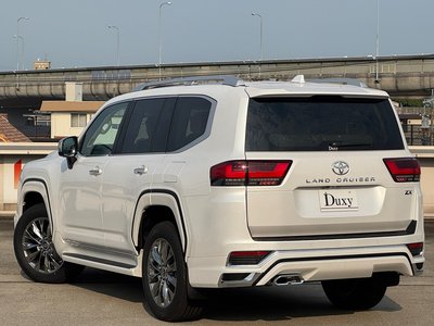 صورة 18 لـ 2025 Toyota LAND CRUISER 300