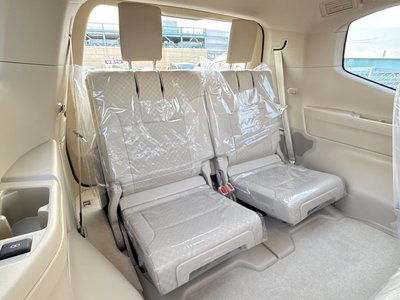 صورة 72 لـ 2025 Toyota LAND CRUISER 300