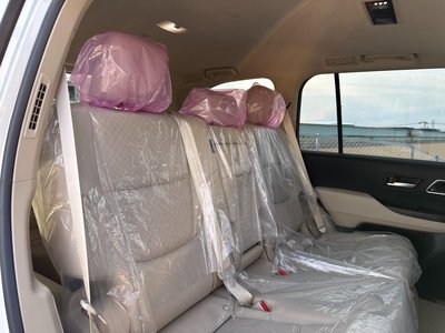 صورة 68 لـ 2025 Toyota LAND CRUISER 300