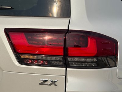 صورة 35 لـ 2025 Toyota LAND CRUISER 300