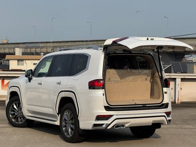 صورة 40 لـ 2025 Toyota LAND CRUISER 300
