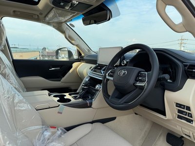 صورة 46 لـ 2025 Toyota LAND CRUISER 300