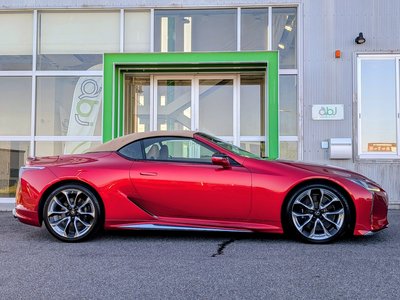 صورة 18 لـ 2021 Lexus LC CONVERTIBLE