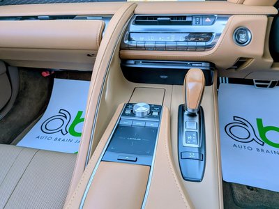 صورة 40 لـ 2021 Lexus LC CONVERTIBLE