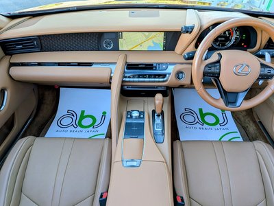 صورة 32 لـ 2021 Lexus LC CONVERTIBLE