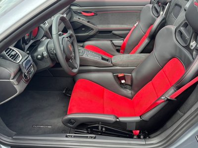 2025 Porsche 718 SPYDER photo 3
