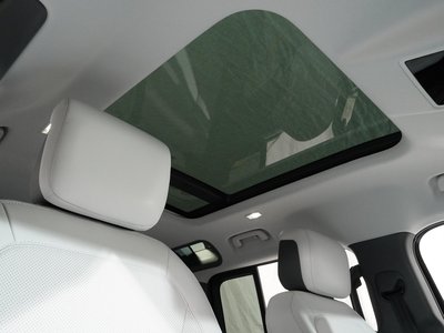 2024 LAND Rover DEFENDER photo 3