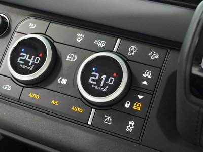 2024 LAND Rover DEFENDER photo 4