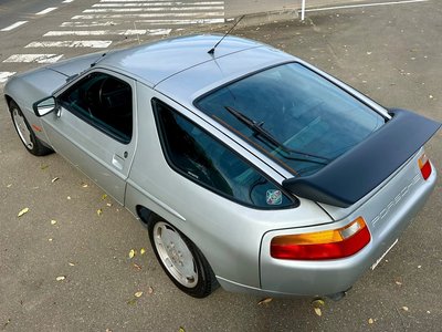 1990 Porsche 928 photo 9