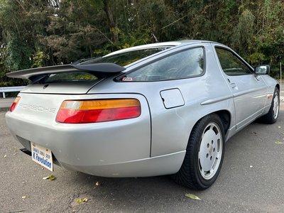 1990 Porsche 928 photo 6