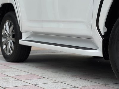 2025 Toyota LAND CRUISER 300 thumbnail 38