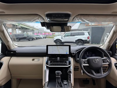 2025 Toyota LAND CRUISER 300 photo 10