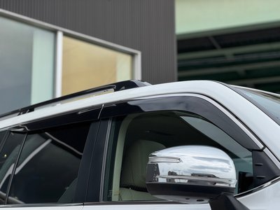2025 Toyota LAND CRUISER 300 thumbnail 31