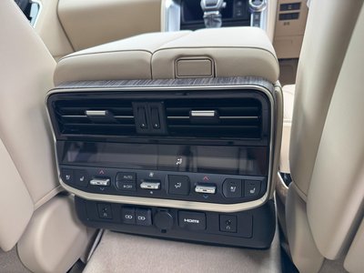 2025 Toyota LAND CRUISER 300 thumbnail 76
