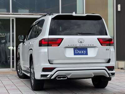 2025 Toyota LAND CRUISER 300 photo 9