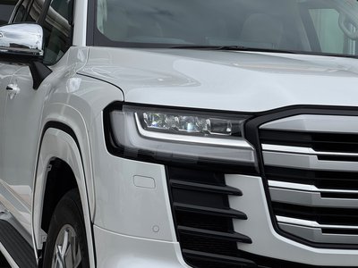 2025 Toyota LAND CRUISER 300 thumbnail 26