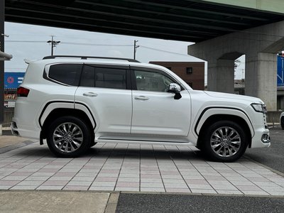 2025 Toyota LAND CRUISER 300 photo 8