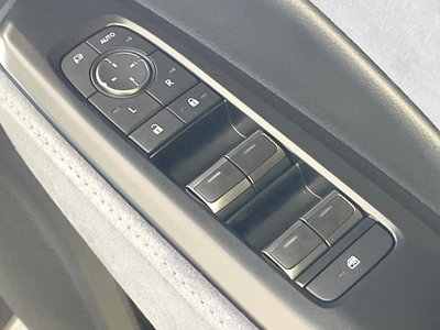 صورة 30 لـ 2024 Lexus LBX