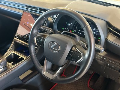 صورة 6 لـ 2024 Lexus LBX