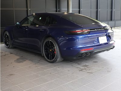 2020 Porsche PANAMERA photo 7
