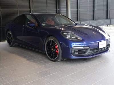2020 Porsche PANAMERA photo 3