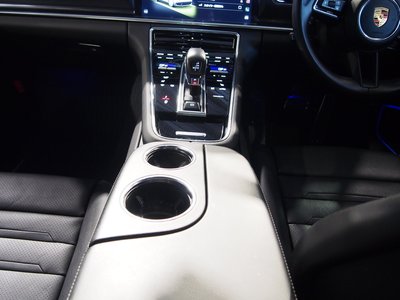 2022 Porsche PANAMERA 照片 42