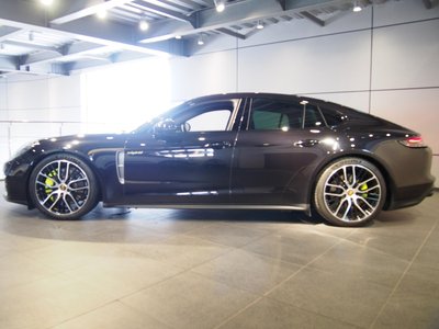 2022 Porsche PANAMERA 照片 3