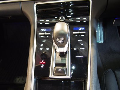 2022 Porsche PANAMERA 照片 35