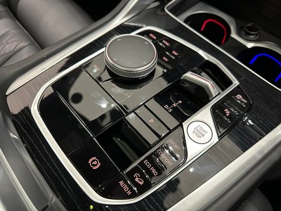 2025 BMW X6 thumbnail 32
