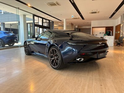 2026 Aston Martin DB12 — фото 11