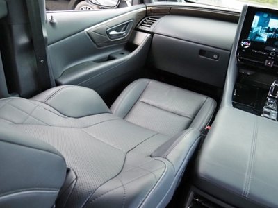 صورة 65 لـ 2025 Toyota ALPHARD
