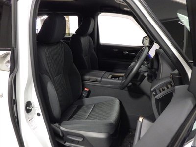 صورة 24 لـ 2025 Toyota ALPHARD