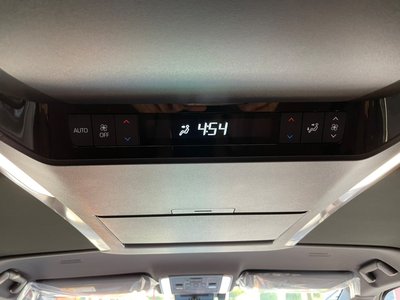 صورة 40 لـ 2026 Toyota VELLFIRE