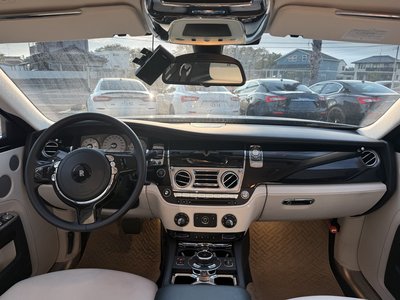 2014 ROLLS-ROYCE GHOST — миниатюра 16