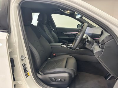 2026 BMW I5 TOURING photo 12