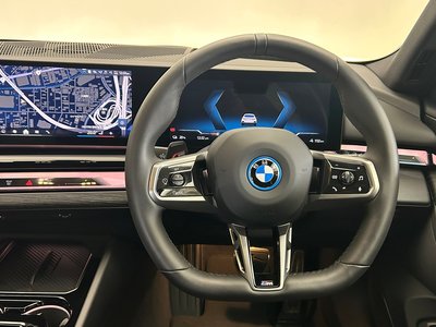 2026 BMW I5 TOURING photo 11