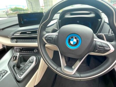 صورة 22 لـ 2015 BMW I8